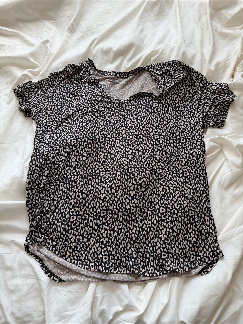 American Eagle Outfitters Black and Cream Leopard Short Sleeve Tee